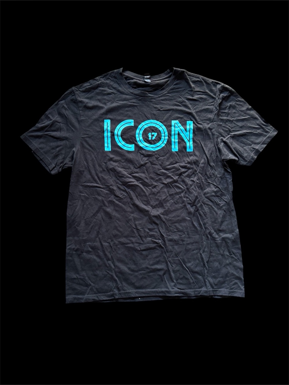 ✨ Iconic black t-shirt with blue text, Size L✨